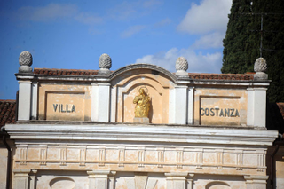 Illustration for article titled A Tour Of Brangelina's Ridiculous Italian Mansion
